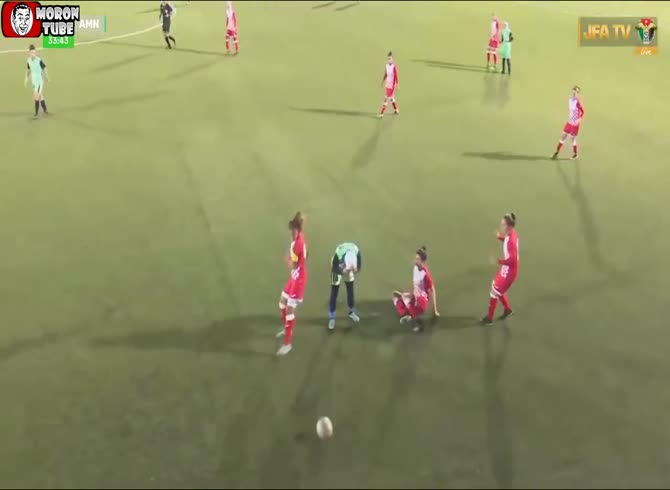 Video :A football player is congratulated by a woman with amazing tits!